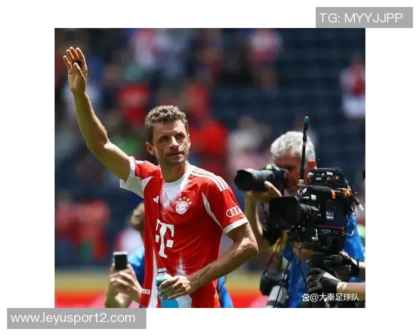 穆勒第96分钟绝杀进球震撼全场直面三名防守球员展现超强实力