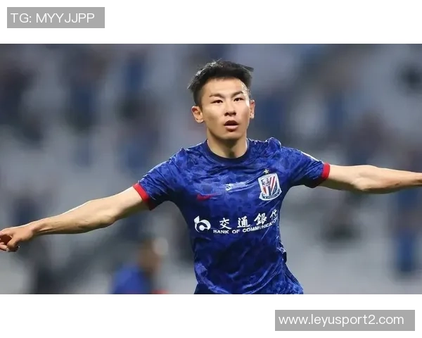 国足首练现场直击于汉超布置训练设施吕焯毅接受媒体采访分享感受 国足首练现场直击于汉超布置训练设施吕焯毅接受媒体采访分享感受